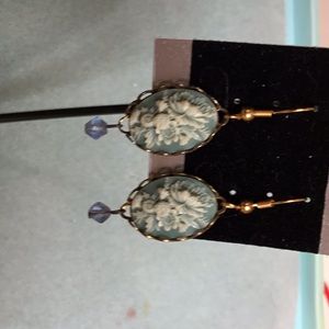 Lovely blue gold earring